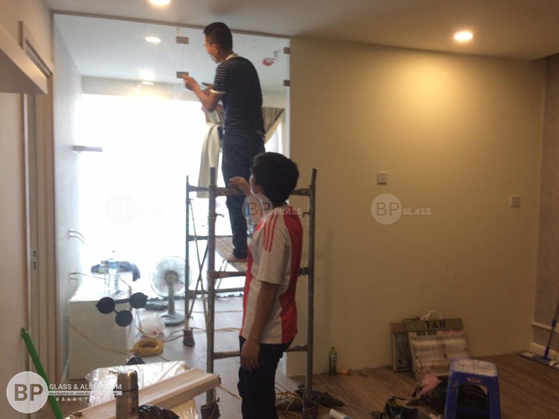 lắp cửa kính thủy lực nhà anh Chu Trường Trinh